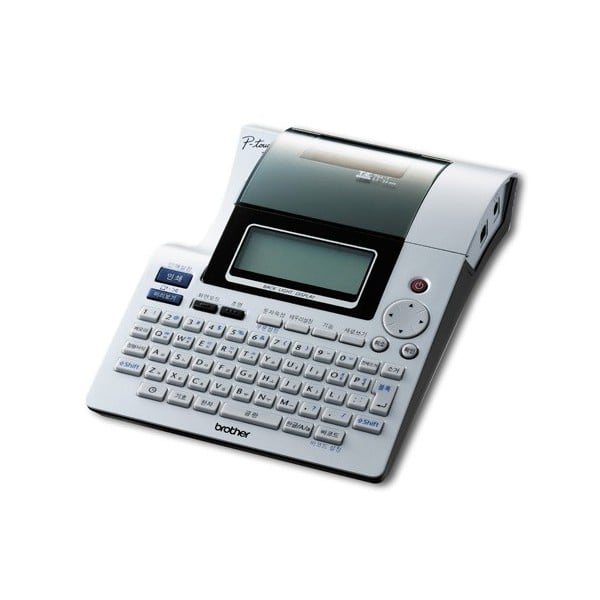 Label maker Brother PT-2700 in use